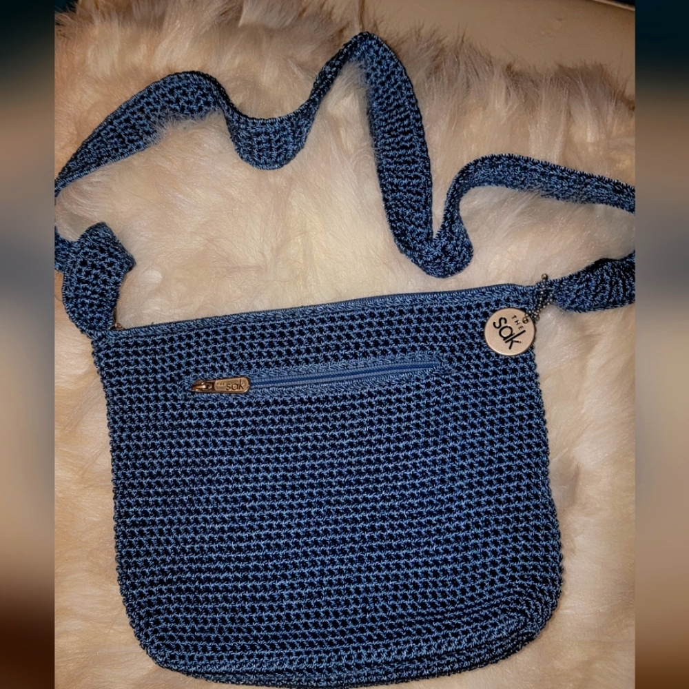 Like new, saks of NY knit shoulder bag